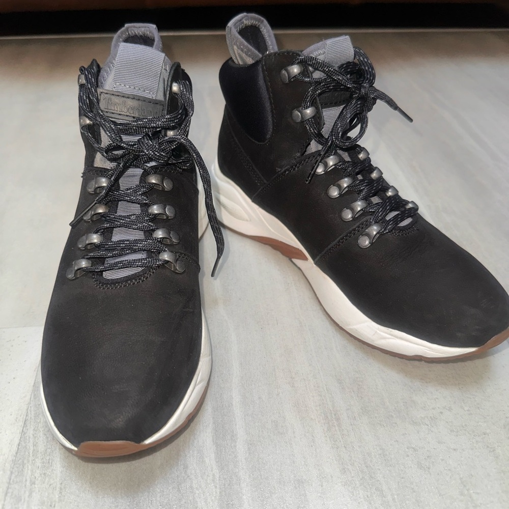 Black High-Top Casual Sneakers- size 8